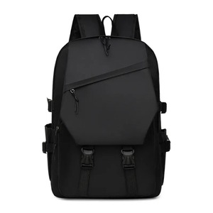 Mochila de cuero moderna para hombre, mezcla de nailon de cuero PU, carga USB, correa de equipaje, bolsillo oculto, resistente al agua, logotipo personalizado OEM - Product Image 3