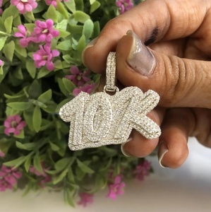 Pendentif Croix Personnalisé en Argent 925 Style Hip Hop, Design Tendance Streetwear Sertie de Diamants Moissanite, Breloques Personnalisées - Product Image 1