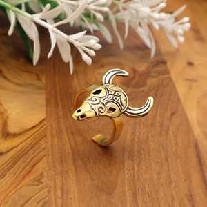 Anillo de calavera de vaca ajustable, joyería de latón bohemio, anillo de declaración gótica, joyería simbólica espiritual, anillo chapado en oro vintage - Product Image 4