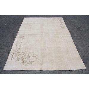 Alfombra Turca Vintage de 7x9.5 pies, Alfombra Blanca a Cuadros - Product Image 1