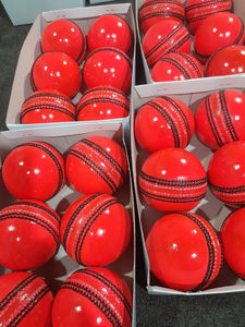 Pelota de cuero con logotipo personalizado impreso Oem Service Professional Cricket Hardball para prueba Match Logotipo personalizado impreso - Product Image 3