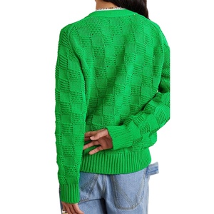 Suéter Cárdigan de Manga Larga con Botones Delanteros, Estilo Casual de Invierno para Mujer, 100% Algodón, Cuello en V, Diseño a Cuadros, Personalizado OEM y ODM - Product Image 2