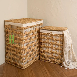 Cesta de Almacenamiento de Mimbre Hecha a Mano, Irresistible Cesta Tipo Barriga con Flecos de Rafia, Hecha en Vietnam - Product Image 6