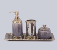 Ensemble d'accessoires de salle de bain design Leaf de luxe avec plateau distributeur de savon en verre dépoli, pot, vaisselle et gobelet