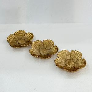 Juego de 3 Tazones para Frutos Secos de Aluminio con Forma de Girasol, Diseño Moderno y Lujoso, Hechos a Mano y Ligeros para Frutas y Aperitivos - Product Image 4