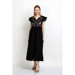 Robe élégante noire brodée à col en V avec manches à volants Robe d'été élégante avec broderie florale Parfait pour décontracté - Product Image 3