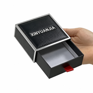 Boîte à parfum carrée haut de gamme |   Emballage en carton écologique de luxe recyclable avec laminage mat, gaufrage et doublure en éponge – Vietnam - Product Image 4