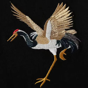 T-shirts brodés écologiques en polyester, personnalisation de la marque et impression de logo, fabricant de t-shirts brodés de haute qualité - Product Image 4