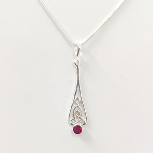 Pendentif solitaire en argent 925 fait main de 1,4 gramme avec agate rubis - Bijou léger unisexe pour usage quotidien - Product Image 1