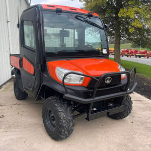 Achetez le véhicule utilitaire Kubota RTV-X1100C 4x4 à livraison rapide – Qualité supérieure, machine agricole robuste avec un puissant moteur 4 cylindres - Product Image 1