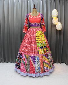 Lehenga Choli de novia de diseñador con exquisitos bordados y detalles hechos a mano | Perfecto para bodas, Navaratri y ropa festiva - Product Image 6