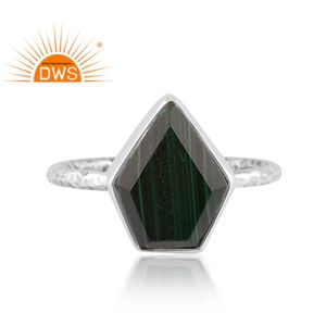 แหวนพลอยมรกตธรรมชาติสีเงินสเตอร์ลิงออกซิไดซ์ผลิตได้ตามต้องการ - Product Image 2