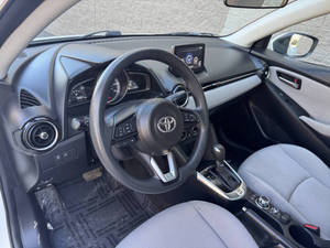 Voiture d'occasion de qualité et abordable, Toyota Yaris LE 2019, conduite à gauche - Product Image 4