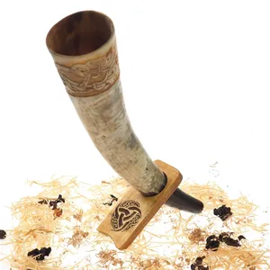 Venta al por mayor ROYAL NATURAL CRAFT-Cuerno de beber vikingo de vaca natural respetuoso con el medio ambiente, ornamento de animales tallados pulidos, precio bajo - Product Image 1