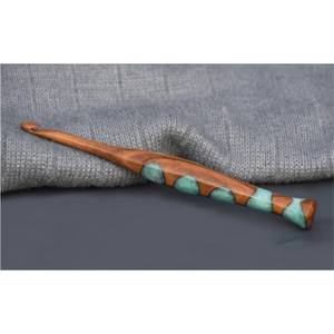 Crochet en bois de luxe fait main avec incrustation de résine, aiguilles à tricoter, outils de tissage en bois haut de gamme avec logo personnalisé pour le travail du fil - Product Image 3