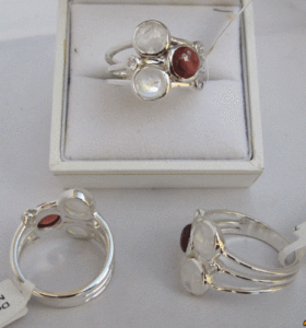 Anillo de Piedras Preciosas Naturales para Mujer en Plata de Ley 925 de Shah Gems, Forma de Pera con Baño de Rodio Vermeil, Estilo Romántico - Product Image 1