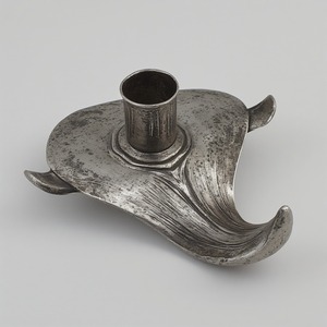 Portavelas de cuerno de Reno fundido de aluminio elegante con artesanía artesanal de tono plateado pulido diseñada para Decoración - Product Image 4