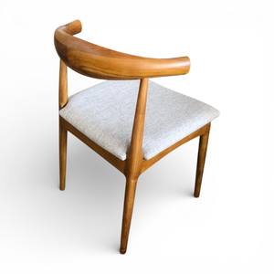 Chaise de salle à manger en teck de style mid-century moderne, chaise en bois massif avec siège en tissu rembourré pour les projets de restaurants et d'hôtels - Product Image 4