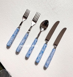 Fourniture directe d'usine de manche en résine de bambou bleu ciel ensemble de couverts en acier inoxydable 5 pièces ensemble de couverts à un prix raisonnable - Product Image 5