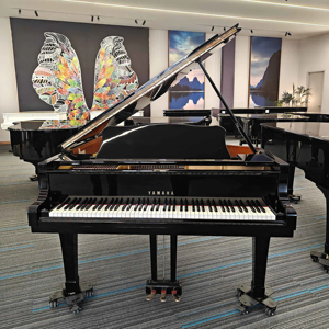 Piano de Cola Acústico Mecánico Clásico Yamaha C3A en Negro con Fieltro de Lana Pura, Martillo de Madera Maciza - Product Image 1