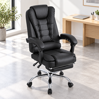 Chaise de bureau de direction avec repose-pieds rétractable, revêtement en PVC noir et base chromée à cinq branches pour espaces de travail modernes