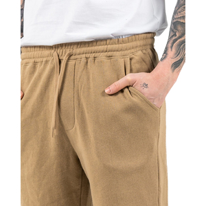 กางเกงขาสั้นลำลองผู้ชาย ผ้าฝ้าย 100% สวมใส่สบาย คุณภาพสูง ระบายอากาศได้ดี แห้งเร็ว เอวกลาง มีเชือกผูก ปิดด้วยเชือกผูก สีพื้น - Product Image 4