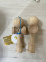 Fábrica al por mayor Premium Mini madera Kendama juguete educativo habilidad juguete con logotipo personalizado para niños-Caryln