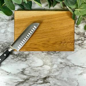 Planche à découper rectangulaire en bois d'acacia naturel, faite à la main, épaisseur 1,2 cm, compatible lave-vaisselle, résistante aux couteaux, solide et durable pour la cuisine - Product Image 3