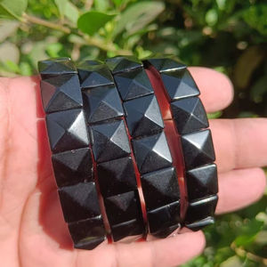 Bracelet à breloques classique en cristal et strass en gros |   Perles de pierres précieuses polies |   Bijoux en pierre énergétique de protection, cadeau parfait - Product Image 1