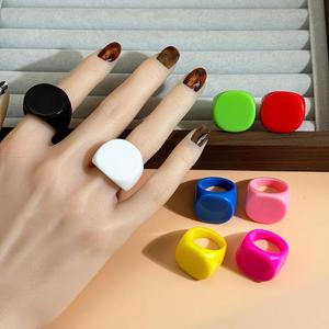 ชุดแหวนโดมทำจากเรซินสีสันสดใสสายรัดนิ้วอะคริลิกแบบหนาเครื่องประดับย้อนยุคสำหรับผู้หญิงและเด็กผู้หญิง - Product Image 3