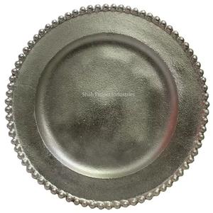 Placa de cargador de metal con borde de cuentas, Platos y platos de lujo de forma redonda gris oscuro para el hogar y el uso de vajilla de hoteles - Product Image 1