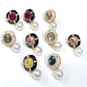 Petits goujons à la mode avec boucles d'oreilles Fusion de perles pour femmes et filles pour bijoux ethniques et occidentaux pour femmes - Product Image 1