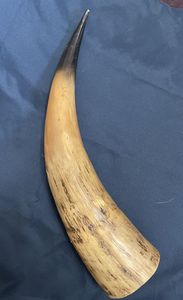 Taza de cerámica de cuerno vikingo festivo hecho a mano para hidromiel y cerveza para fiestas navideñas y alegrías navideñas - Product Image 2