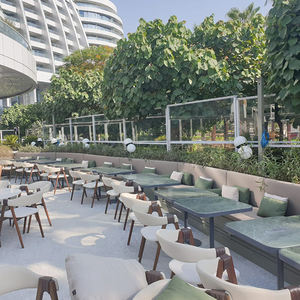 Pergola extérieure en aluminium 180x160 avec jardinière en verre trempé Système de verre à vent motorisé - Product Image 3