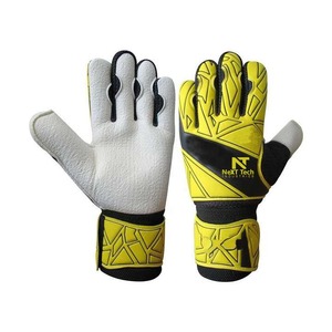 Next Tech Gants de gardien de but de haute qualité Matériau durable pour les enfants à des fins de match et d'entraînement Conception et logo personnalisés - Product Image 1