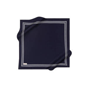Écharpe carrée en soie 100% bleu marine à imprimé numérique 90x90 cm unisexe multifonctionnelle à motif design pour le printemps et l'été - Product Image 2
