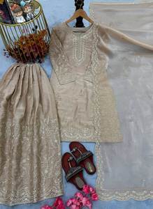 Ensemble haut et palazzo en broderie de soie Gmy avec travail de séquence et de codage Dori, travail à la main avec Moti, broderie de séquence et de codage Dori, dupatta - Product Image 5