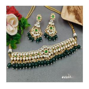 Magnifique ensemble de boucles d'oreilles et collier choker en pierre de moissanite de haute qualité et imitation perle, style Kundan, pour femmes, bijoux de créateur pour les mariages. - Product Image 1