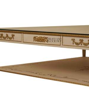 Mesa de Centro Cuadrada de Lujo con Motivos Florales Pintados a Mano, Detalles en Latón Dorado y Estante de Almacenamiento para Salas de Estar Clásicas - Product Image 5