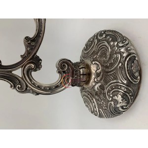 เชิงเทียนแบบมีลายนูนสีดำโบราณทรงสูงสำหรับใช้ในร้านอาหารเชิงเทียนสำหรับงานแต่งงานวางกลางโต๊ะ - Product Image 3