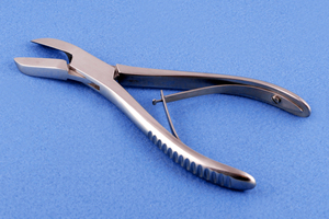 Pinzas Cortahuesos Liston Curvas de 17 cm con Doble Resorte, Instrumento Ortopédico, Instrumento para Sujetar Huesos de MayoMed - Product Image 3