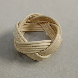 Ensemble de ronds à serviette en résine multicolore de la meilleure conception Vaisselle multiforme pour la maison et le restaurant Cuisine Nouveau style de vaisselle - Product Image 1