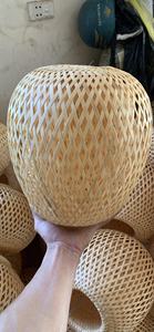 Lámpara de bambú Vietnam bambú artesanal con elegante tejido de ratán para una iluminación ambiental suave interiores contemporáneos - Product Image 4