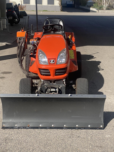 ซื้อเครื่องตัดหญ้าแบบนั่งขับ Kubota GR2120 ดีเซล 4WD พร้อมถังเก็บหญ้า จากผู้จำหน่ายรถแทรกเตอร์สำหรับสวนเชิงพาณิชย์ - Product Image 3