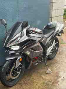 KAWASAKI H2 Motocicleta de Carreras Refrigerada por Agua, Locomotora R3, Prensa Plegadora Hidráulica de Segunda Mano de 315 Toneladas, Máquina Punzonadora CNC - Product Image 3