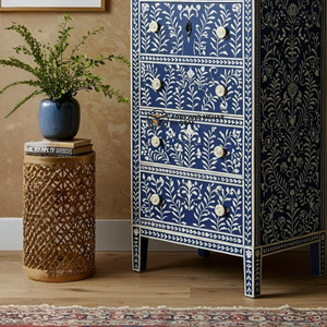 Commode haute en bois de manguier massif moderne avec incrustations d'os, motif floral artisanal, armoire de rangement à 5 tiroirs pour salon et chambre à coucher - Product Image 3