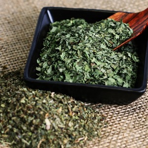 ใบโหระพาแห้งธรรมชาติคุณภาพสูงใบโหระพาบรรจุจำนวนมากส่งออกพร้อมกลิ่นหอมและรสชาติเข้มข้น - Product Image 6