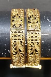 Brazaletes súper vendidos con brazaletes de aspecto moderno de forma redonda chapada en oro de 22CT a la venta por exportadores indios - Product Image 3