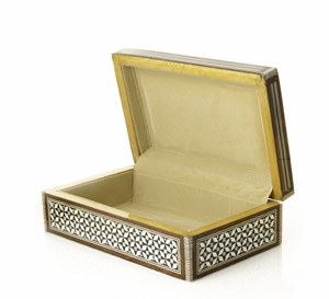 Rehaussez votre collection de bijoux avec l'élégance captivante de cette boîte à bijoux égyptienne faite main en nacre - Product Image 1