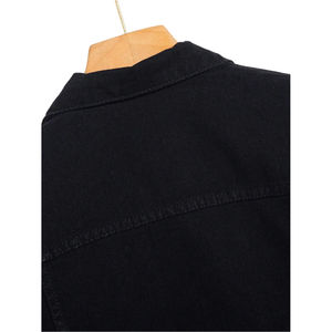 Veste en jean décontractée noire unique pour homme avec patchs brodés, simple boutonnage, technique délavée pour la saison d'automne - Product Image 4